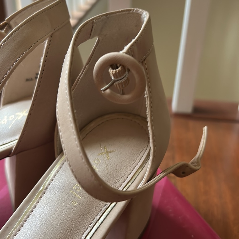 ๐HP๐ Womenโs strap sandals, heels in nude size 7.5. - Picture 4 of 14